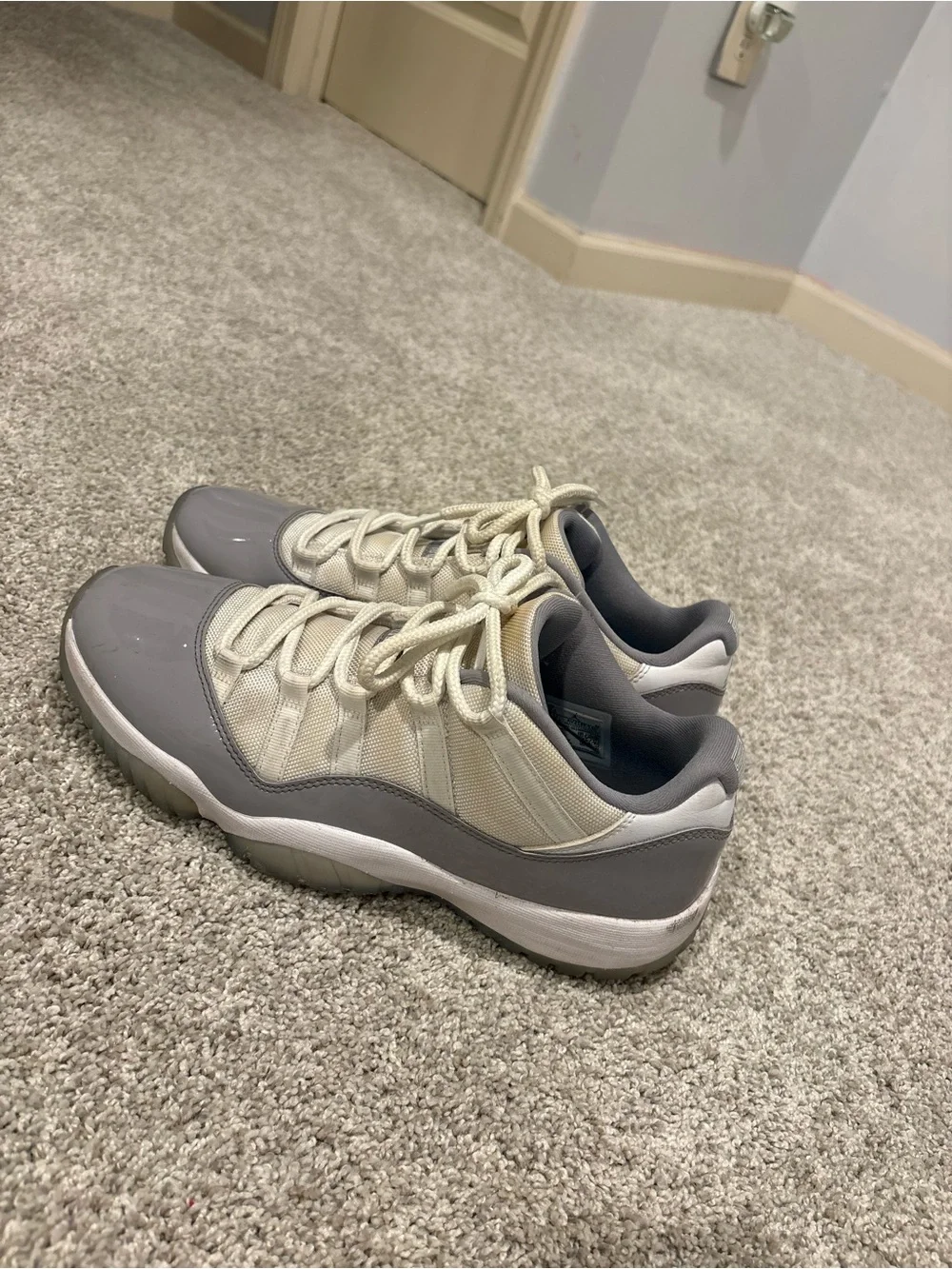 Jordan Low-Top Sneakers in Light Gray, White and Blue